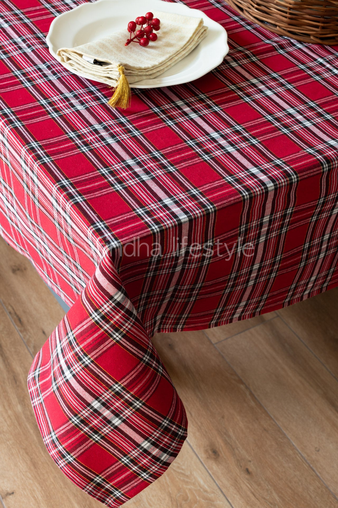 CHRISTMAS THEME PLAID TABLE CLOTH-6 to 8 seater( customisable)