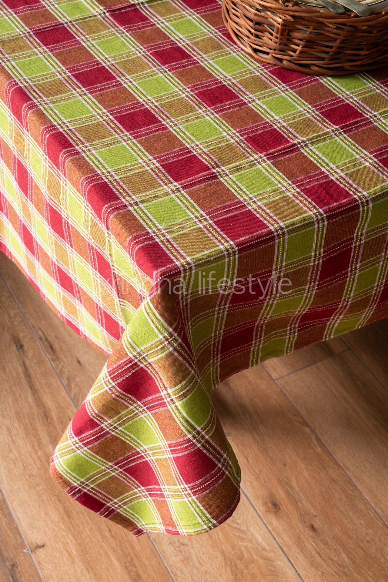 PLAID TABLE CLOTH-6 to 8 seater