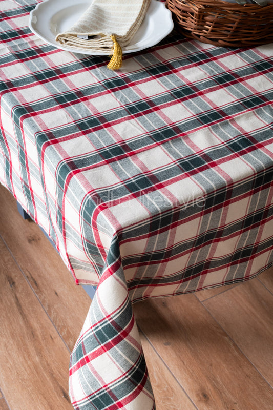 CHRISTMAS THEME PLAID TABLE CLOTH-6 to 8 seater( customisable)