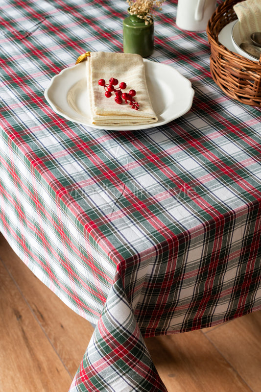 CHRISTMAS THEME PLAID TABLE CLOTH-6 to 8 seater( customisable)