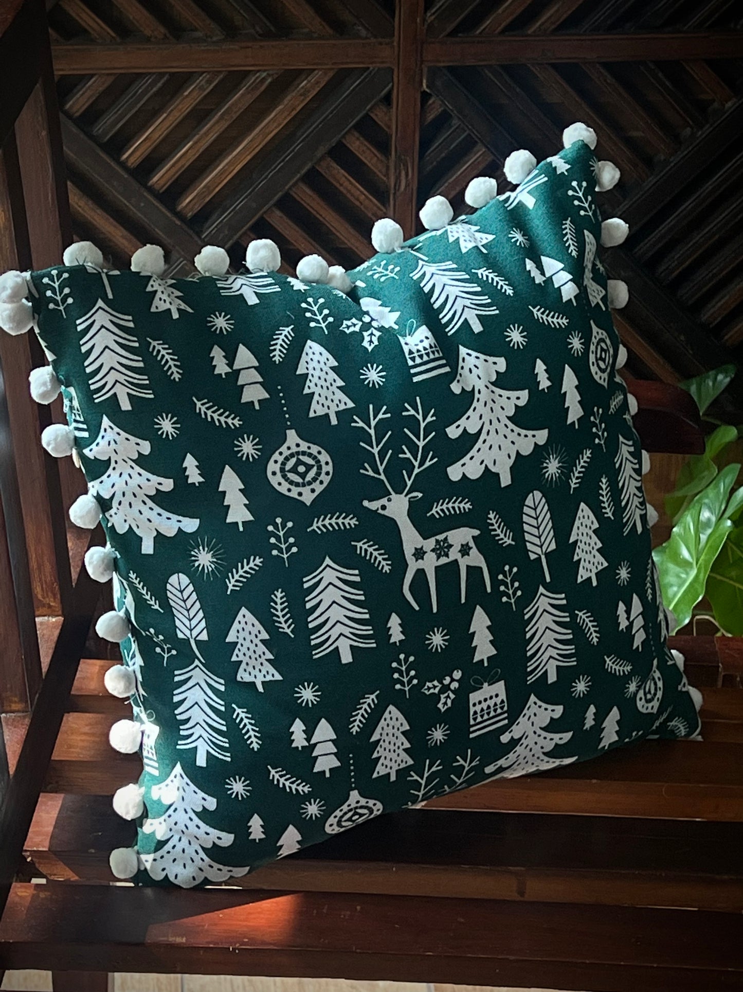 CHRISTMAS PRINTED CUSHION COVER WITH POMPOM(single unit)