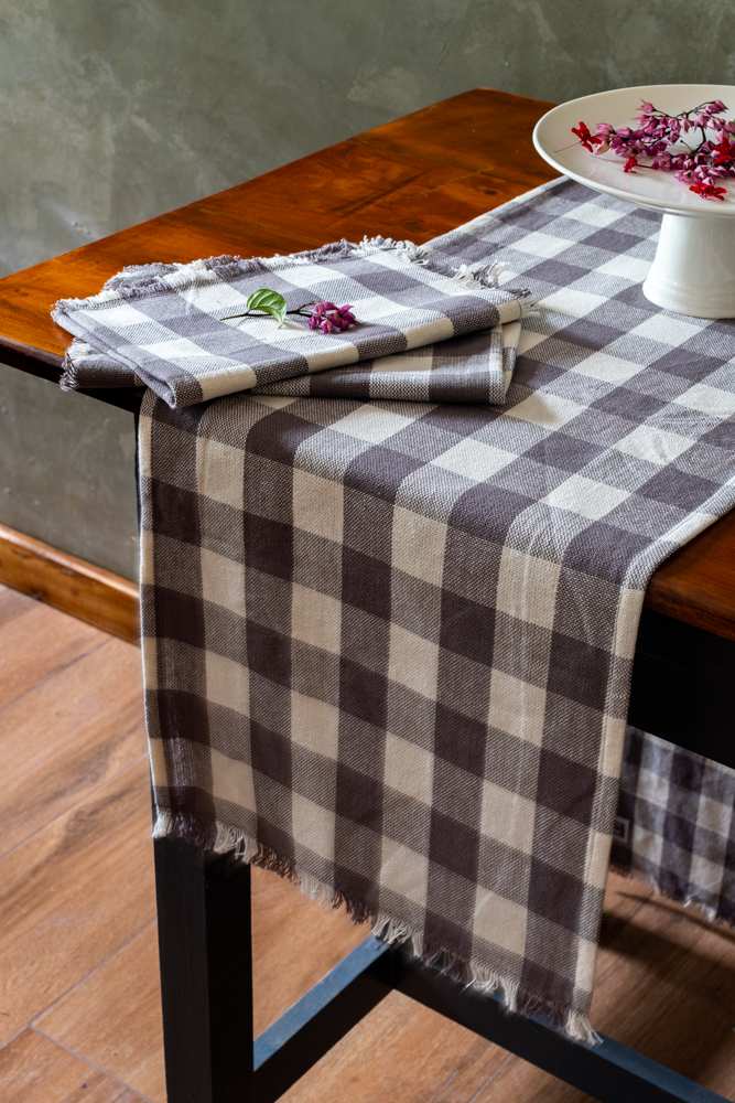 COTTON BUFFALO CHECKS TABLE RUNNER with 6 placemats