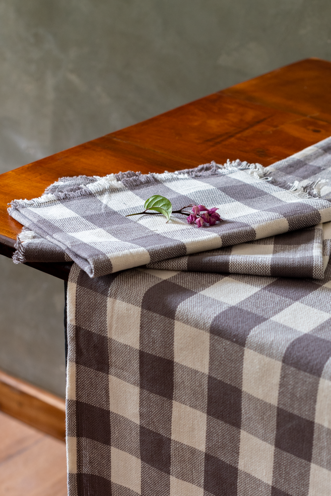 COTTON BUFFALO CHECKS TABLE RUNNER with 6 placemats