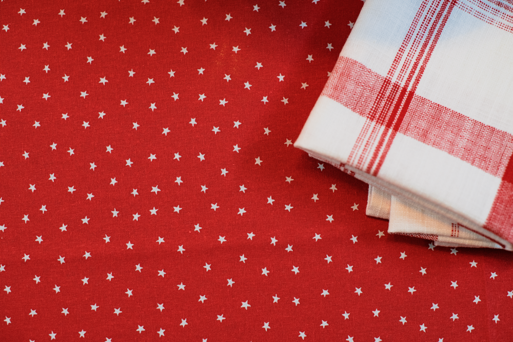 RED AND WHITE COTTON TABLE CLOTH-8 seater